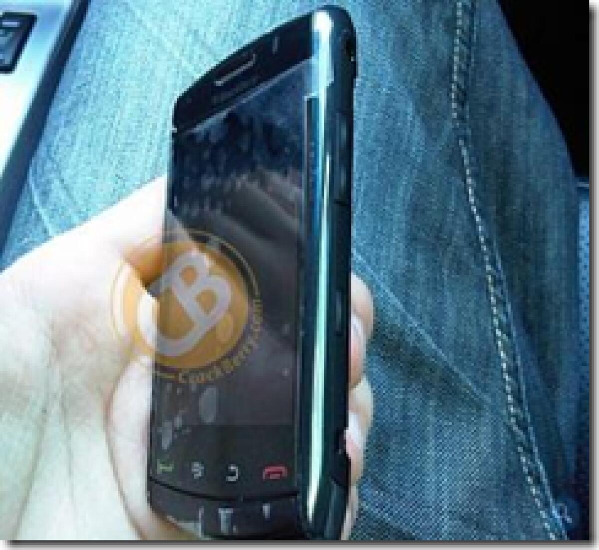 BlackBerry Storm 2: prime immagini - 