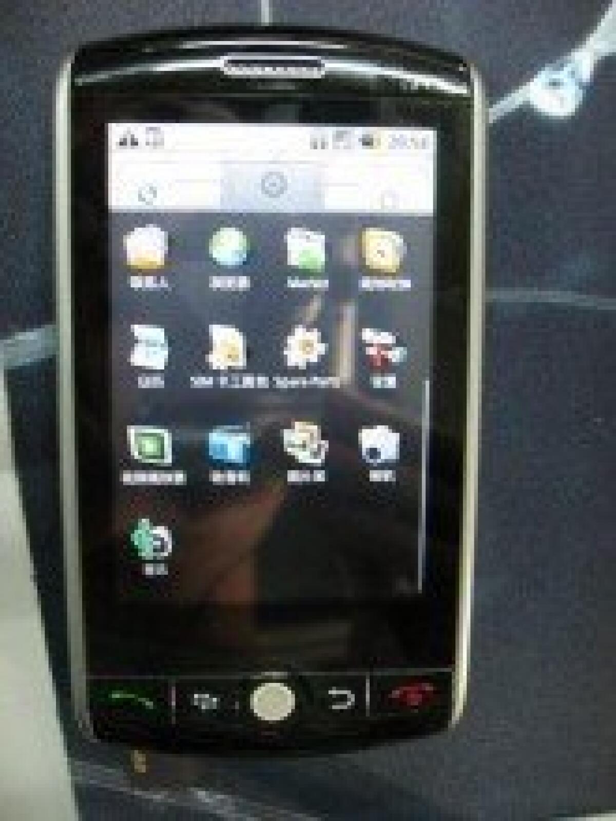 Broncho A1: un BlackBerry Storm con Android - 