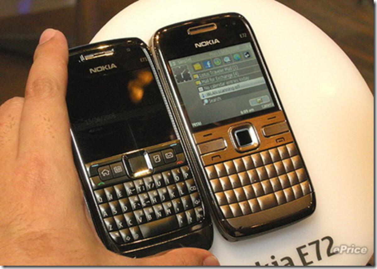 Nokia E71 & E72: disponibile l’applicazione di Facebook - 
