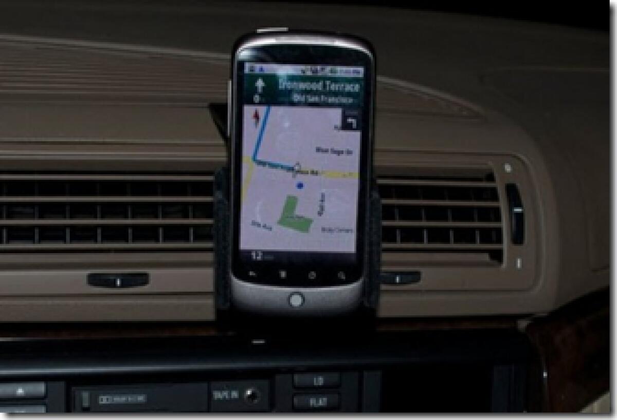 Google Nexus One: arrivano il supporto auto e la dock station - 