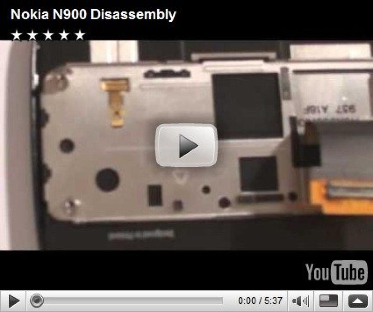 Video-Guida: smontare (dismount) Nokia N900 - 