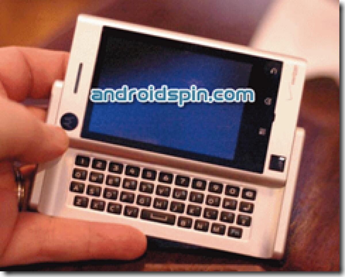 Motorola Devour: scheda tecnica ed immagini live - 