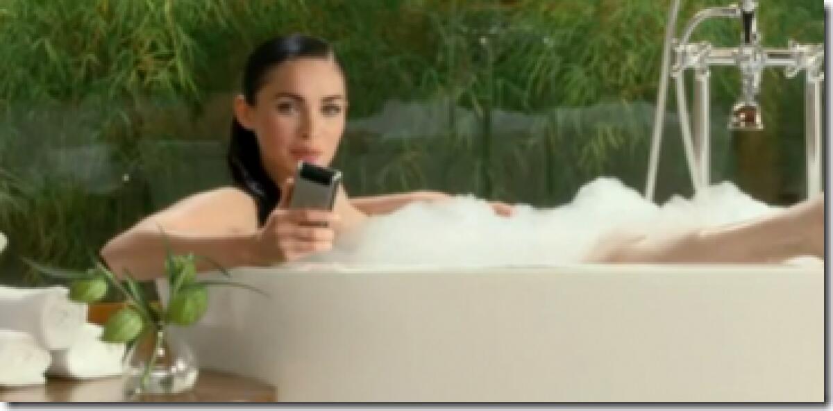 Motorola Devour: lo spot durante il Super Bowl - 