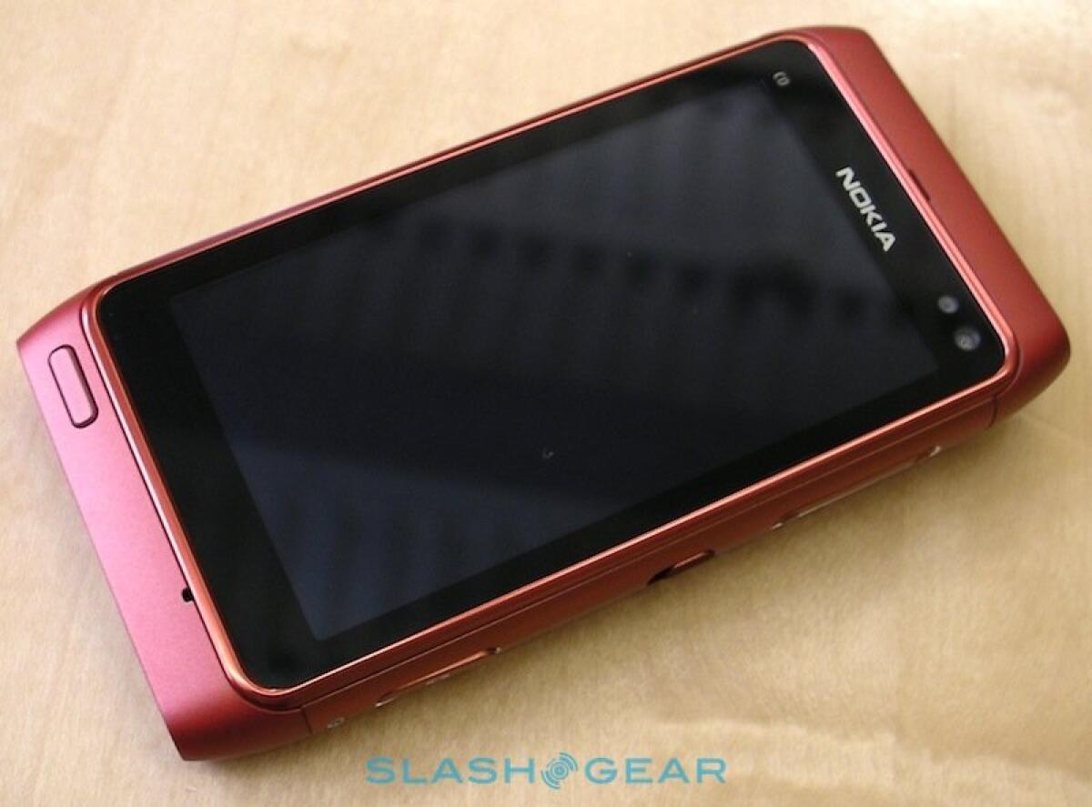 Nokia N8: tante nuove immagini “vestito di rosso” - 