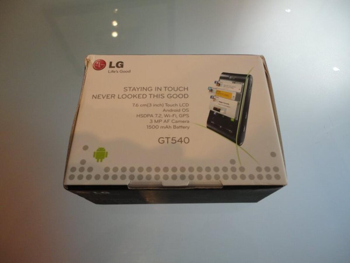 LG Optimus GT540: foto e unboxing by YourLifeUpdated - 