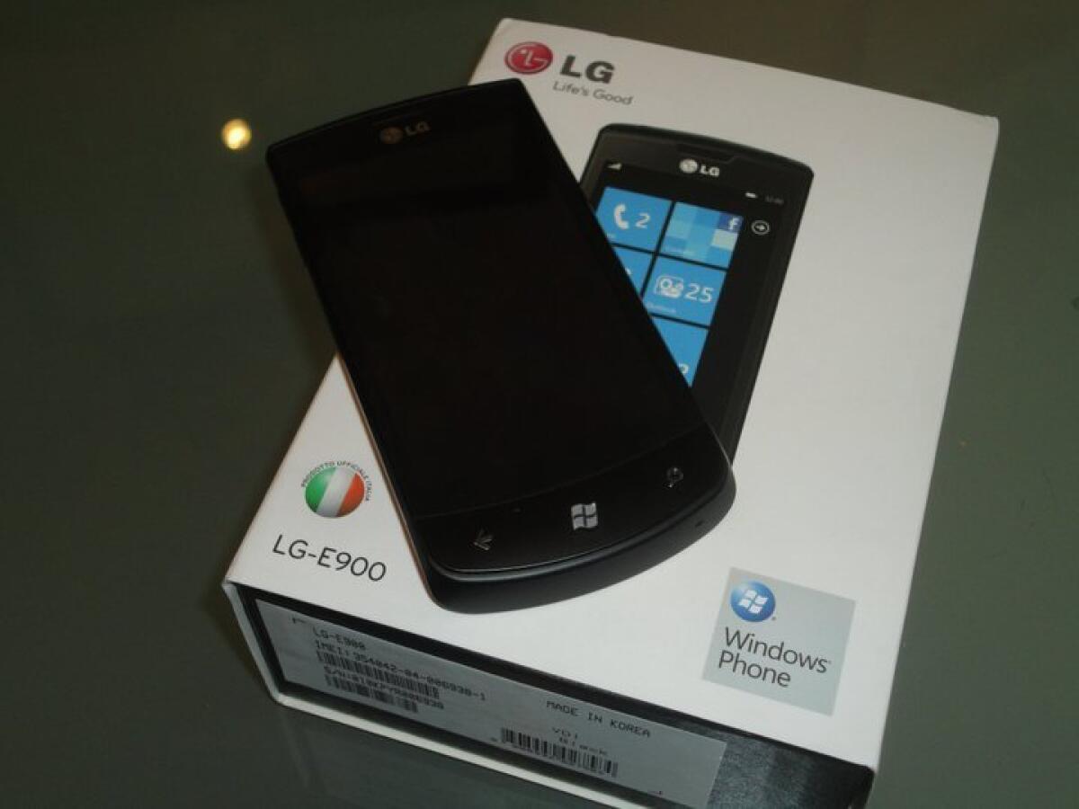 LG Optimus 7 con Windows Phone 7: Unboxing - 