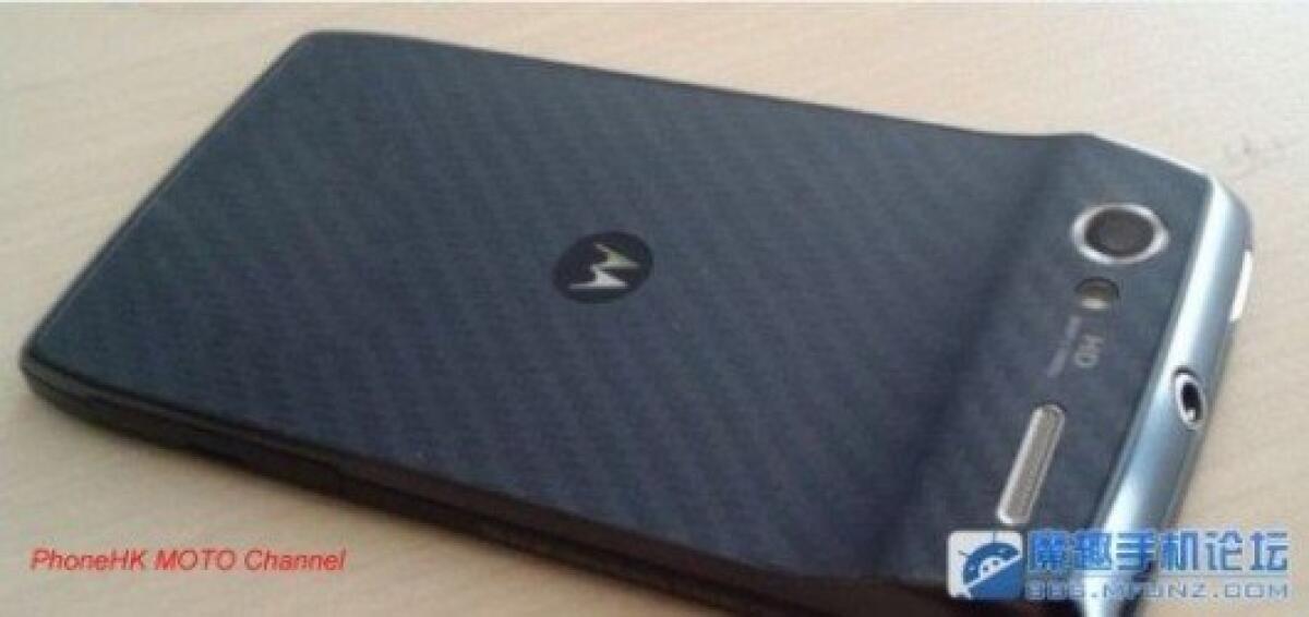 Un nuovo smartphone simil-Razr in foto - 