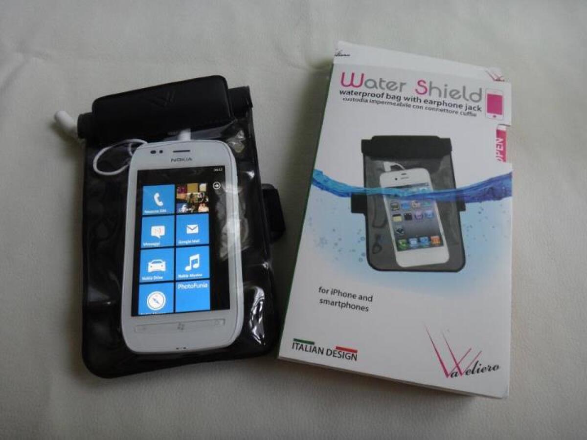 Recensione Custodia Impermeabile Universale per Smartphone Water Shield by VaVeliero - 