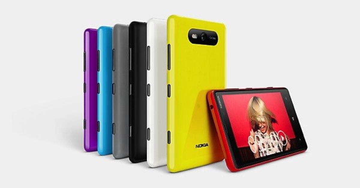 Confronto e Differenze tra Nokia Lumia 820 e Nokia Lumia 800 - 