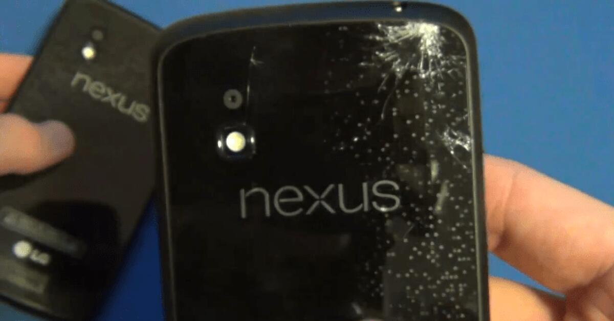 Test di resistenza per il vetro del Google Nexus 4 - 