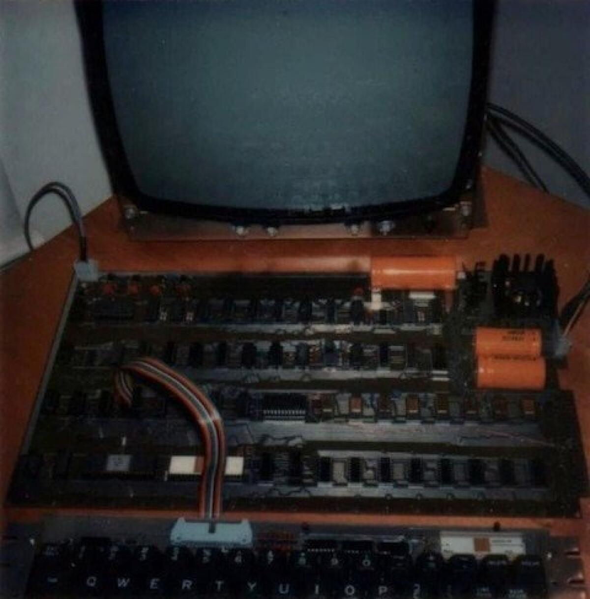 Apple: ecco le foto del primo computer prodotto nella sua storia - 