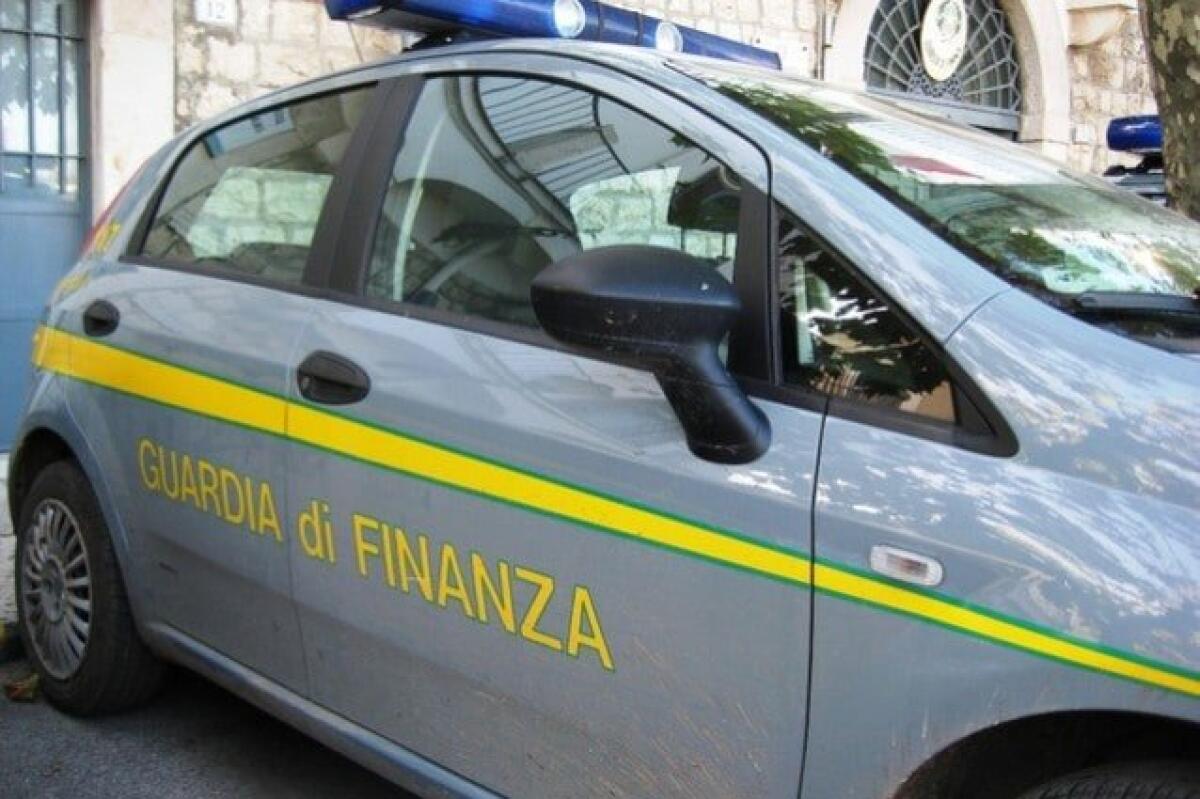 Facebook, Guardia di Finanza nella sede di Milano - 