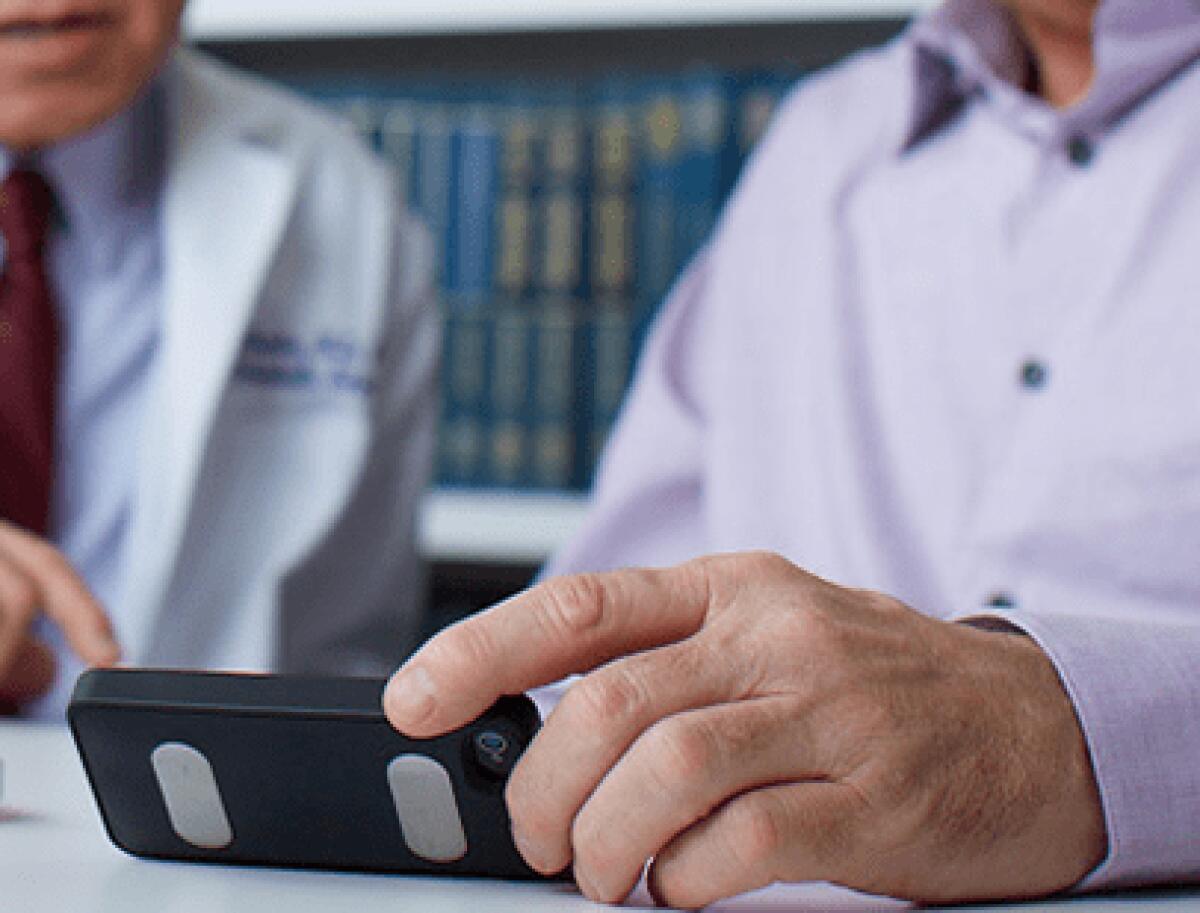 Heart Monitor di AliveCor, trasforma il tuo iPhone in un elettrocardiografo! - 