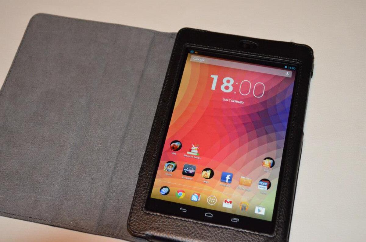 Recensione Custodia Stand and Type SD TabletWear per Google Nexus 7 di MobileFun - 