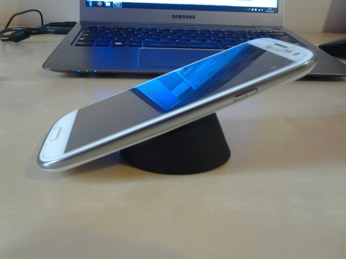 Migliori Accessori Galaxy S3: Carica Batterie e Ricarica Wireless per Galaxy S3 con Foto e Video Recensione by YourLifeUpdated.it - 