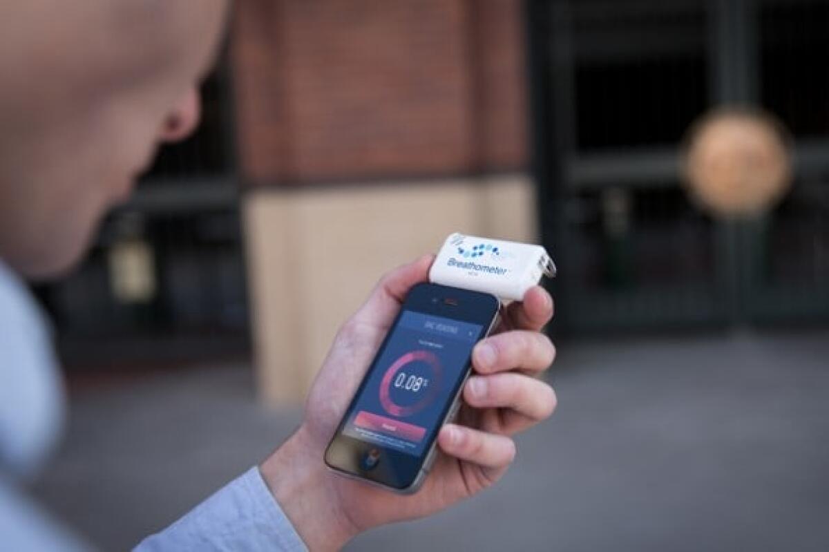 Ecco Breathometer , il primo etilometro per smartphone - 