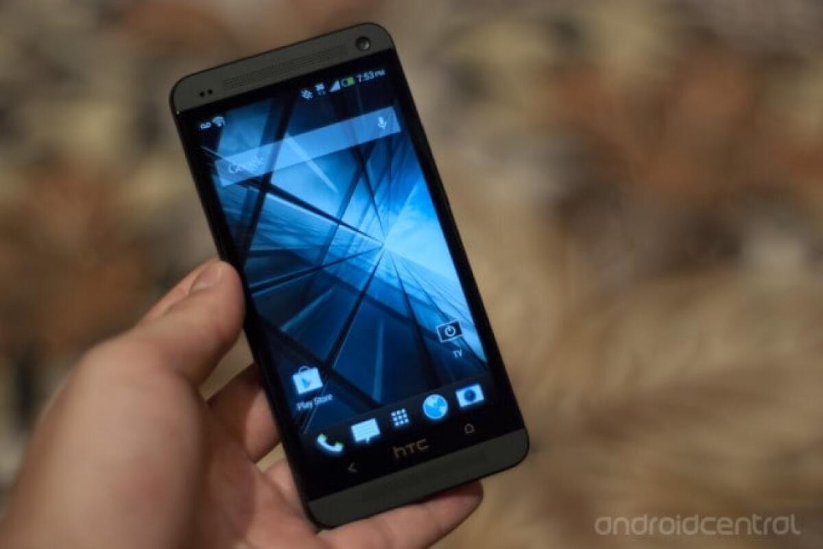 HTC One Stealth Black: Hands-On della particolare colorazione All Black - 