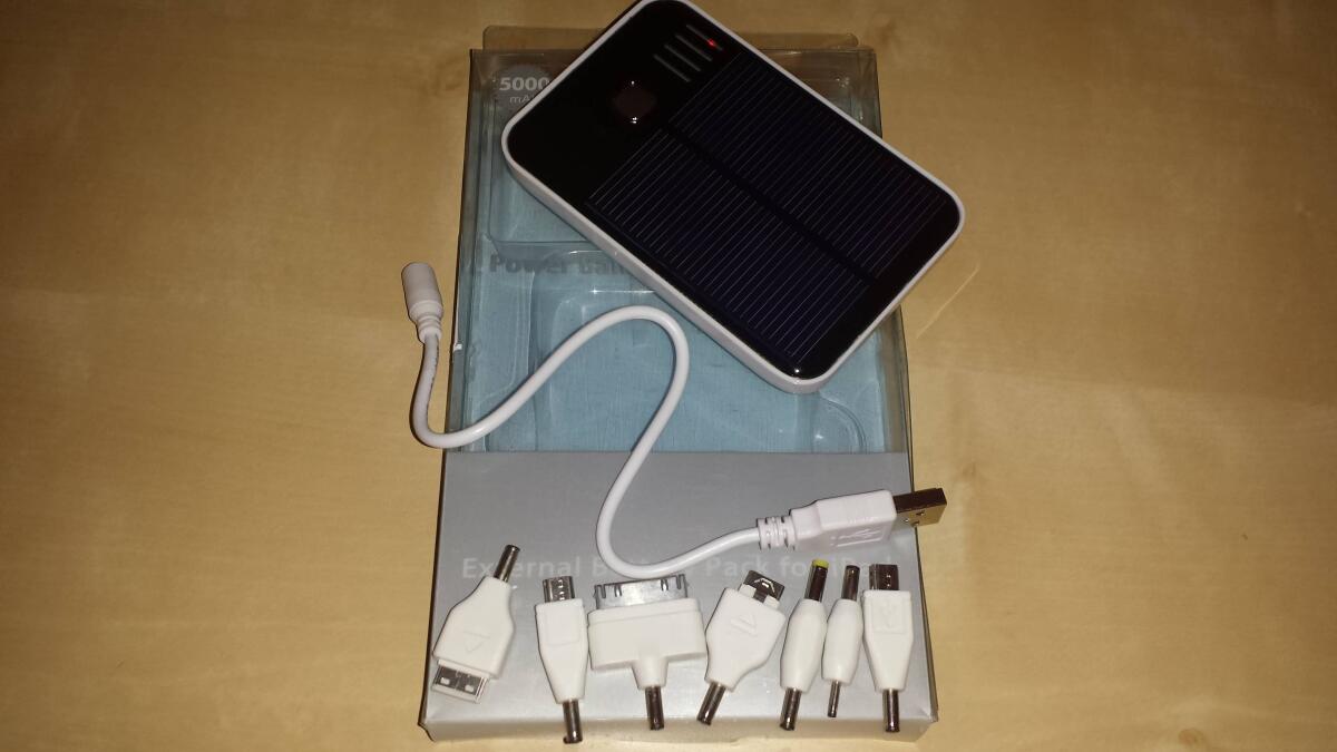 Recensione Carica Batterie Solare da 5000 mAh per Smartphone e Tablet Android e Apple by CashDroid - 