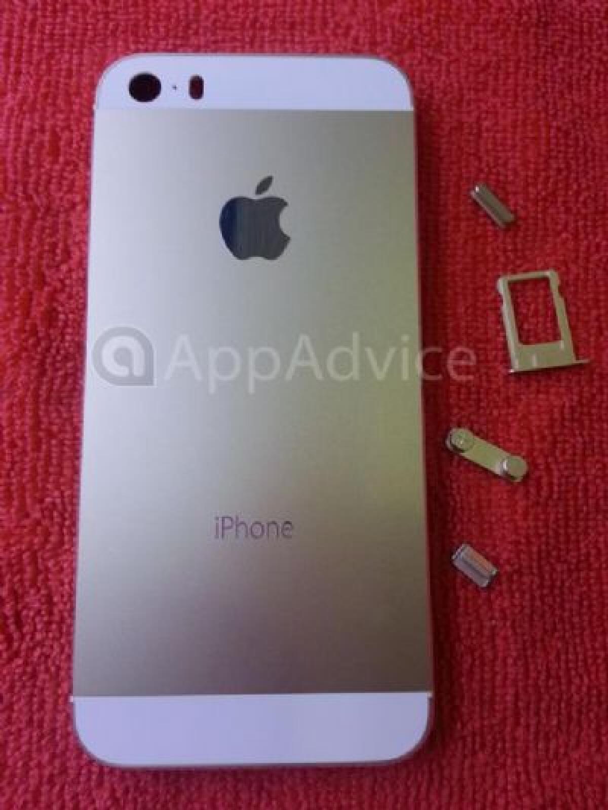 Ecco le prime foto del nuovo iPhone 5S "champagne" - 