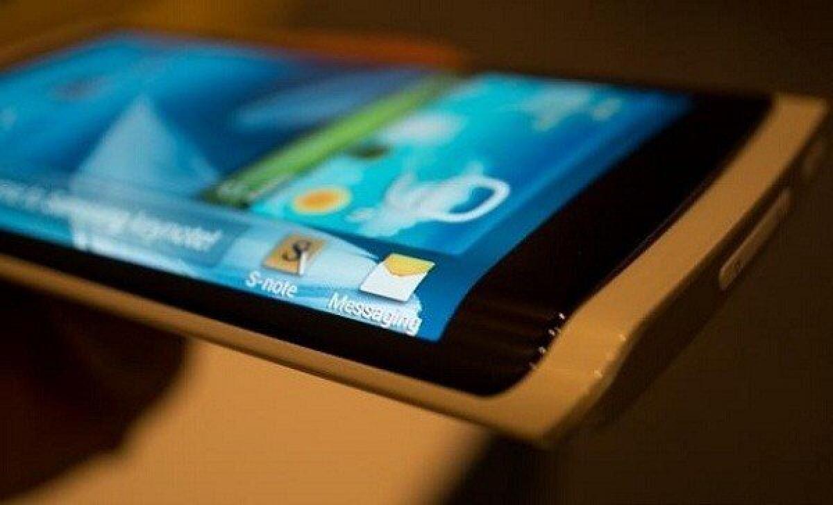 Samsung lancerà uno smartphone con display curvo nel mese di ottobre 2013 - 