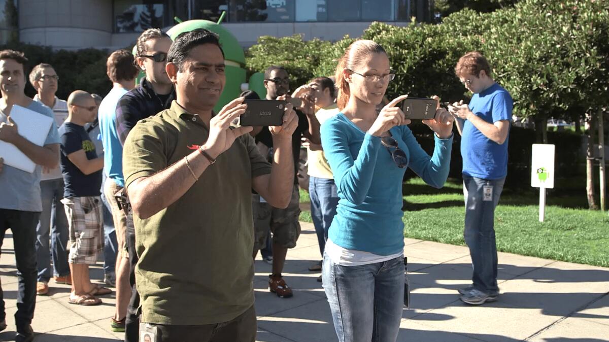 Ecco la prima foto reale del Nexus 5 e delle confezioni del KitKat con promo Nexus 7 in regalo - 