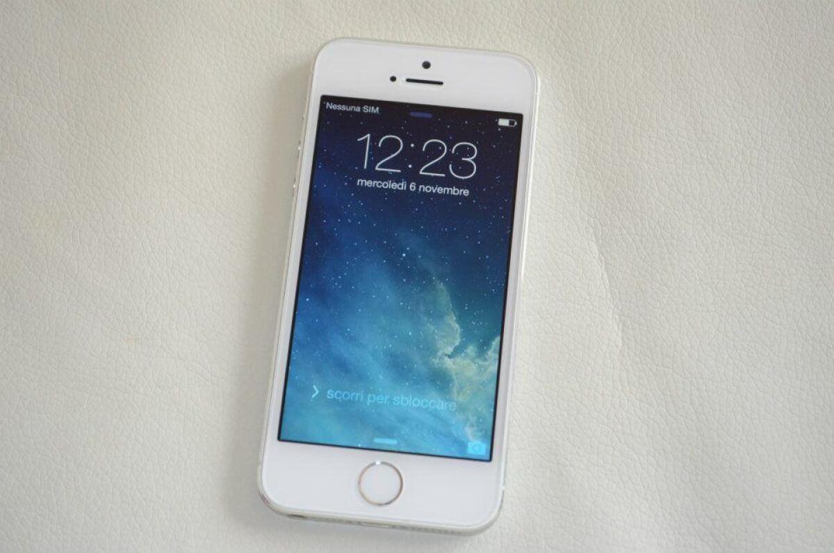 Apple iPhone 5S: recensione completa by YourLifeUpdated (VideoRecensione) - 