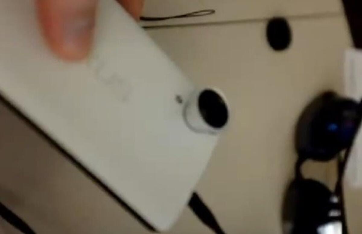 La fotocamera del Nexus 5 ha il bordo magnetico per applicare obiettivi particolari - 