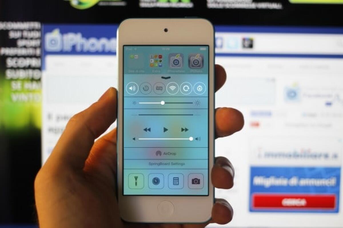 Migliori Tweak Cydia per iOS 7: FlipControlCenter - 