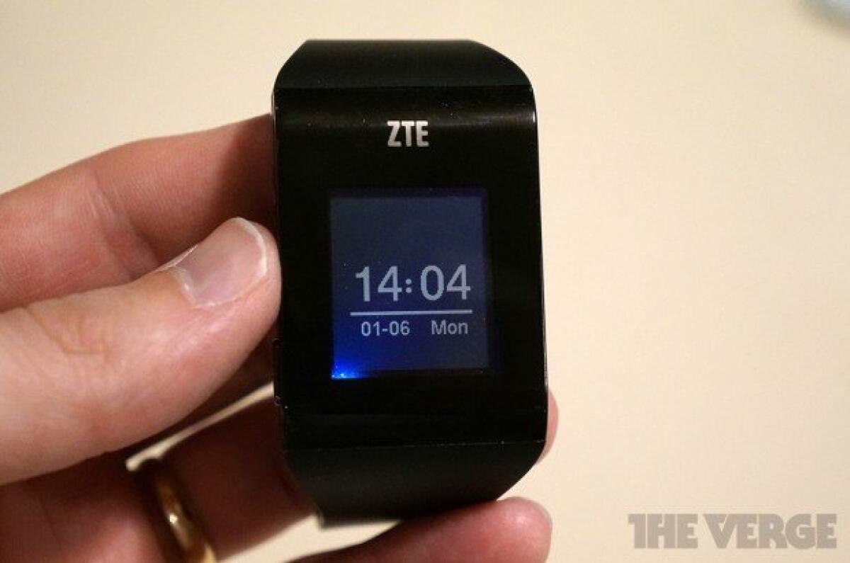 ZTE BlueWatch: ecco lo smartwatch che copia il Pebble - 