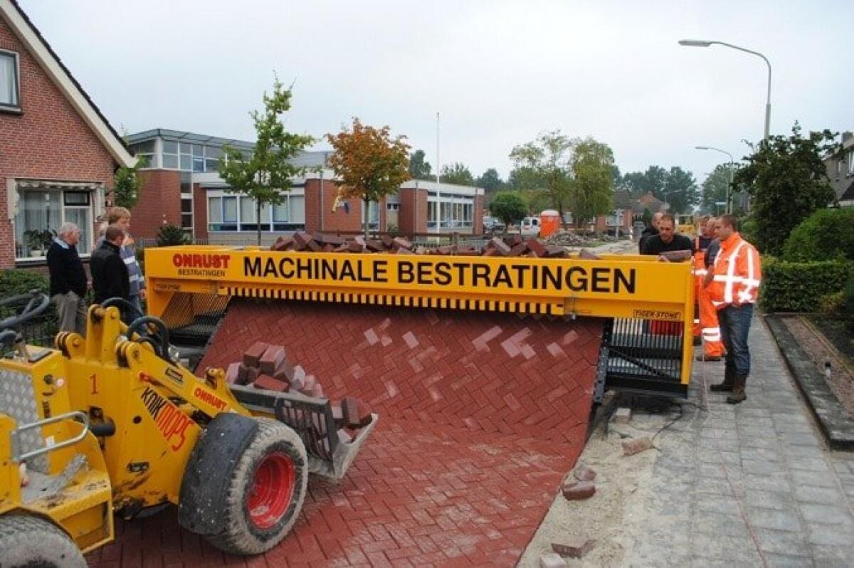 [Ricerca & Sviluppo] Tiger-Stone, la macchina per costruire strade in mattoni made in Holland! - 