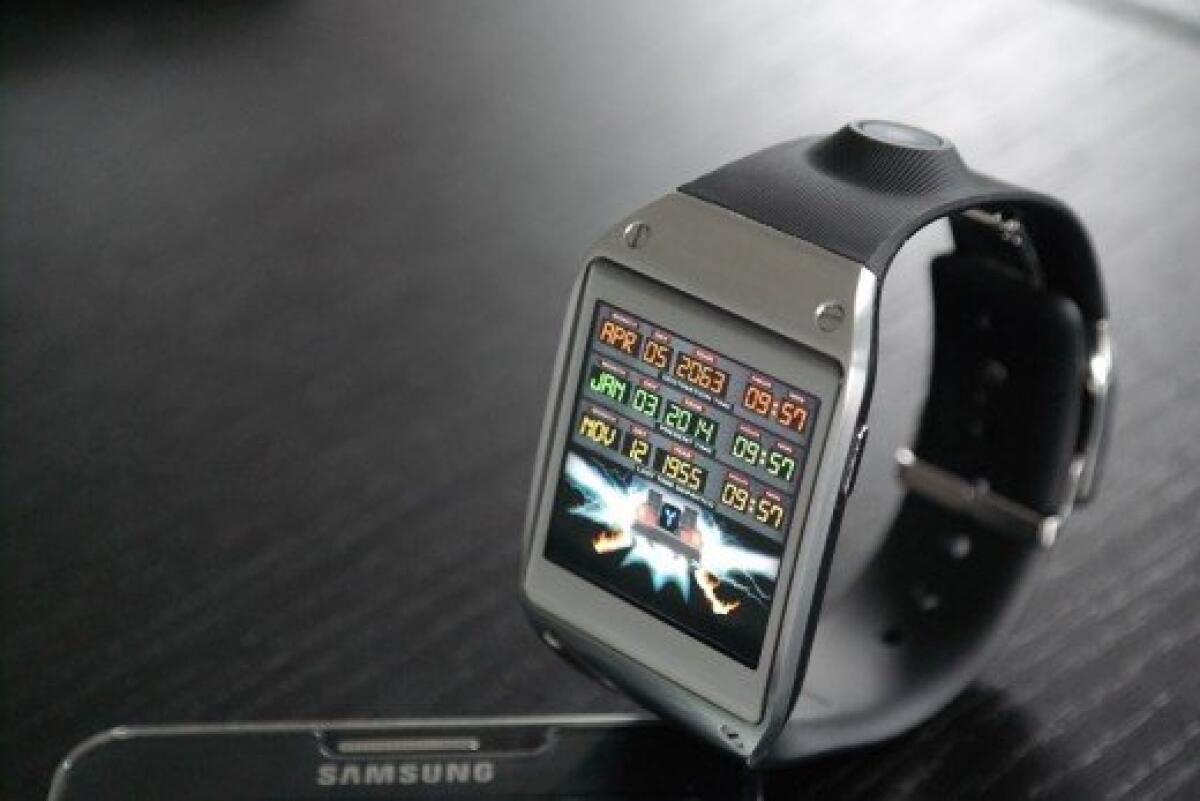 Skin e temi personalizzati per Samsung Galaxy Gear: come scaricarli e installarli - 