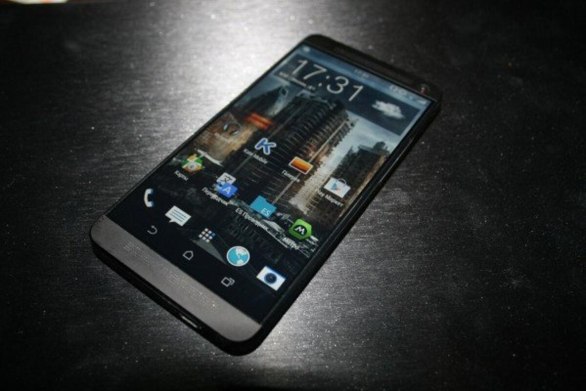 Ecco il primo screenshot di Blinkfeed sull'HTC One 2 (M8) che conferma i tasti virtuali - 