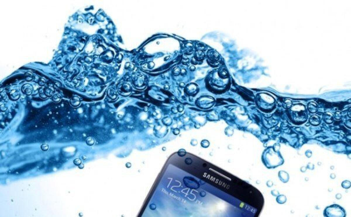 Galaxy S5: Ecco il test dell'acqua - 