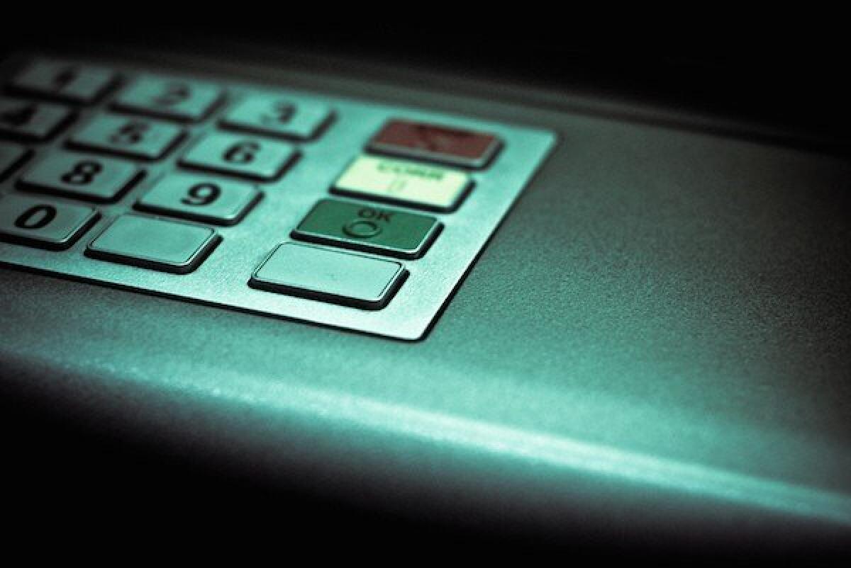 Addio a Windows XP, le banche passano a Linux per i bancomat e gli ATM - 