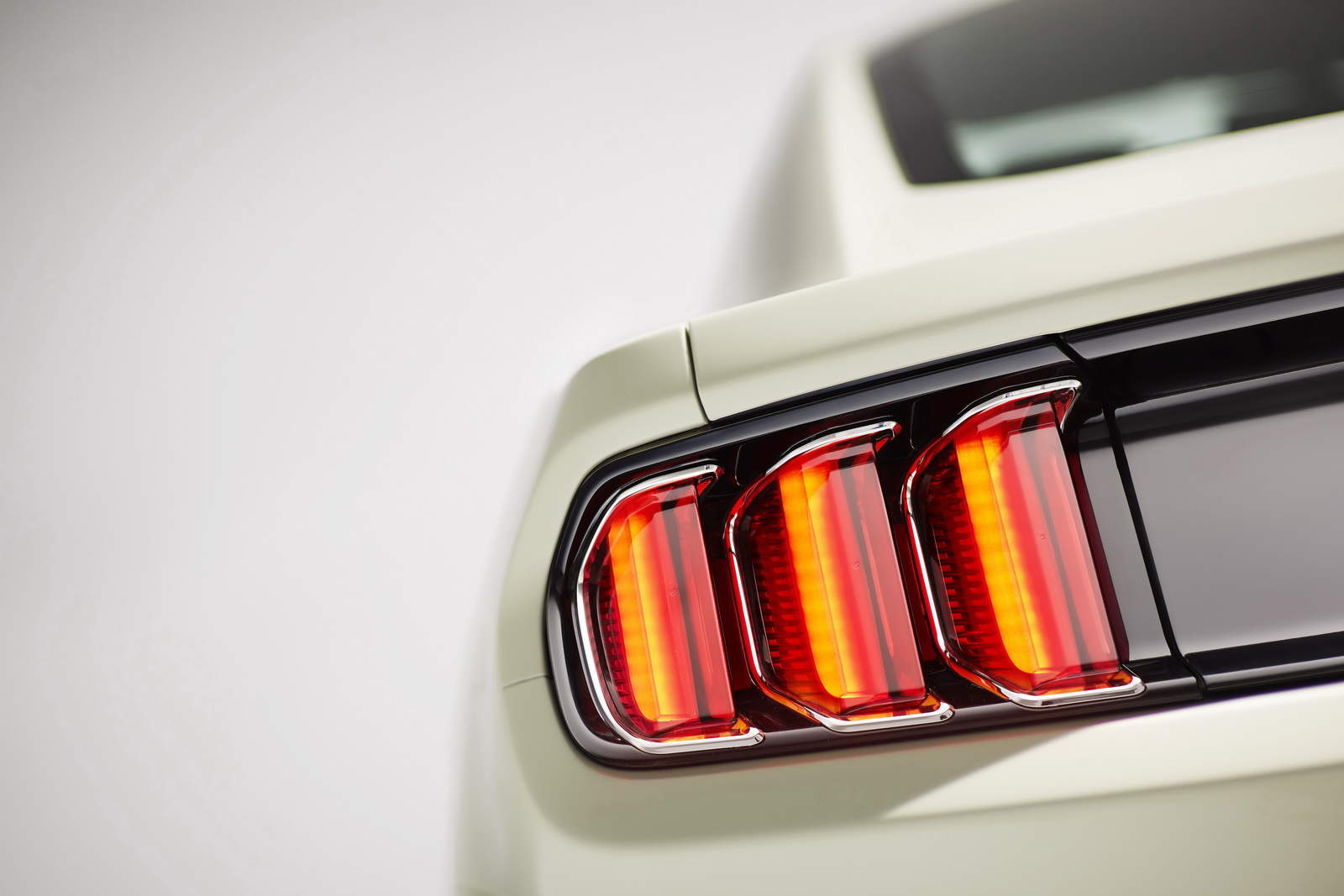 Galleria 1 del post: Ford Mustang 50th Anniversary: Solo in 1964 esemplari