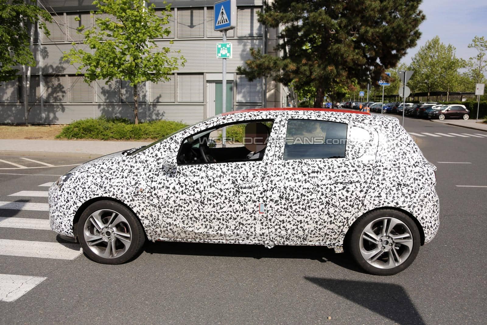Galleria 1 del post: [Spy Foto] New Opel Corsa 2015: Eccola circolare su strada!