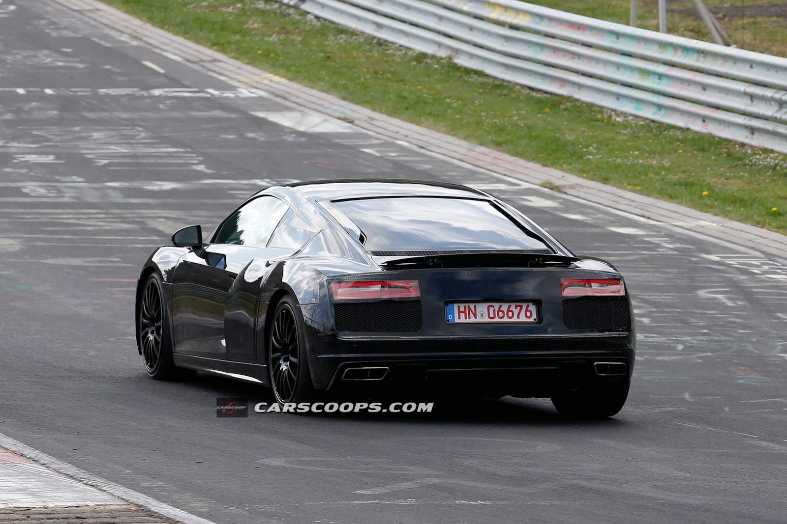 Galleria 1 del post: Nuova Audi R8: Beccata senza veli al Ring!