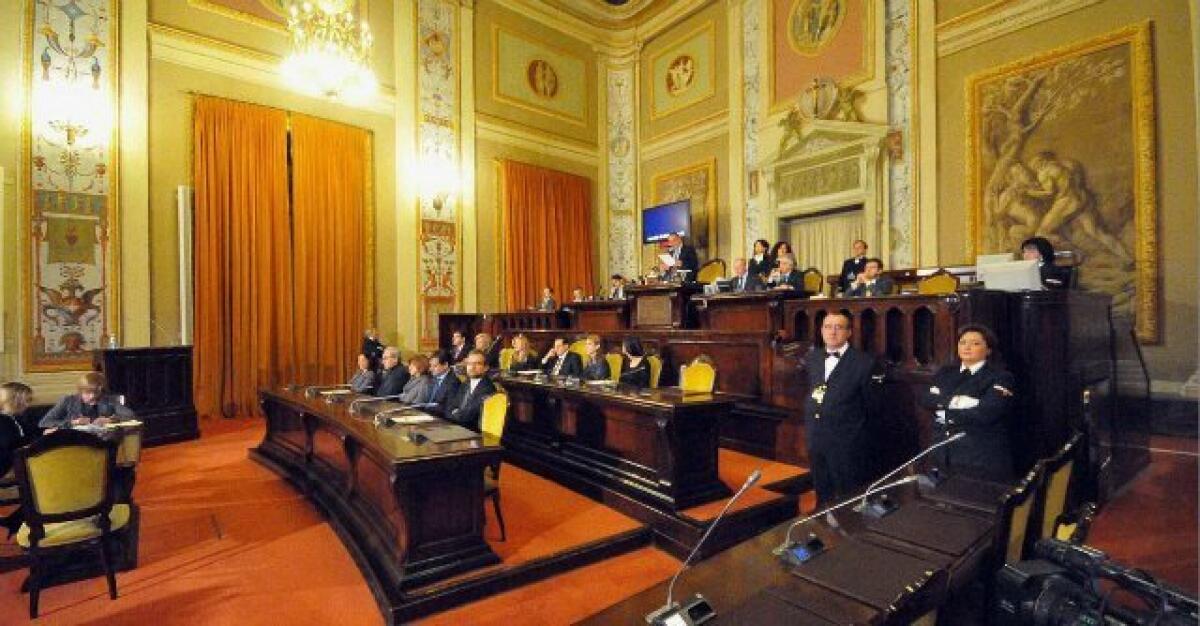 Sicilia: ecco gli stipendi dorati dei dipendenti della regione - 