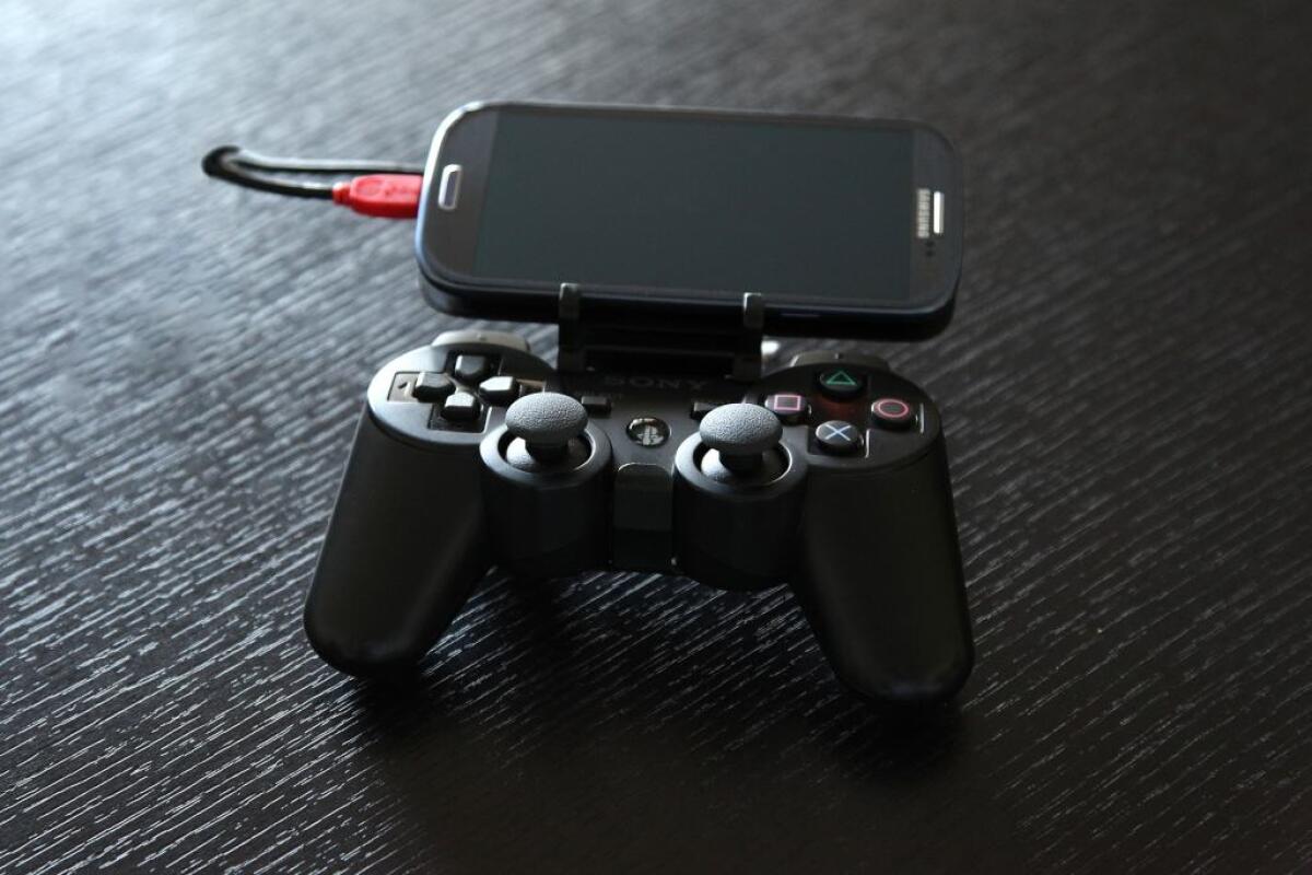 ACROC: nuovo supporto per giocare con lo smartphone e il controller DualShock 3 della PlayStation - 