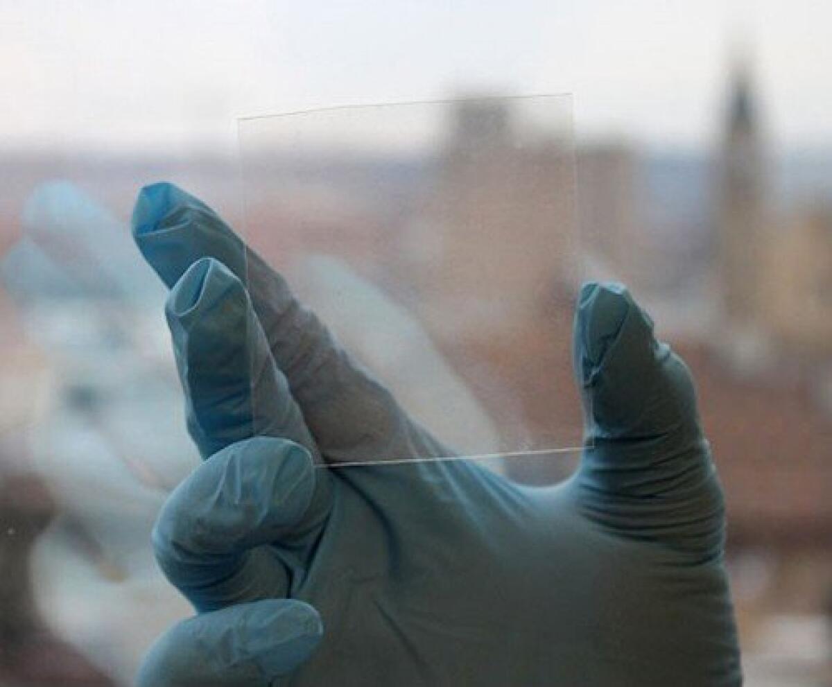 L'elettrodo trasparente permetterà di non rompere più i display degli smartphone - 