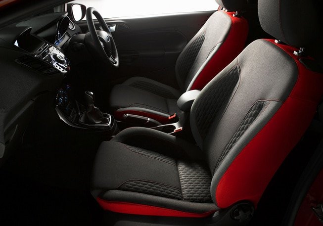 Galleria 1 del post: Ford: Ecco la Fiesta Zetec S Red e Black Edition!