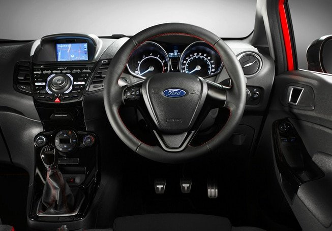 Galleria 1 del post: Ford: Ecco la Fiesta Zetec S Red e Black Edition!