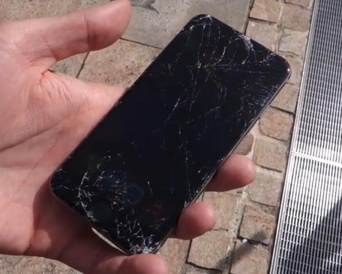 Ecco il primo test di resistenza degli iPhone 6: Sono facili da distruggere - 