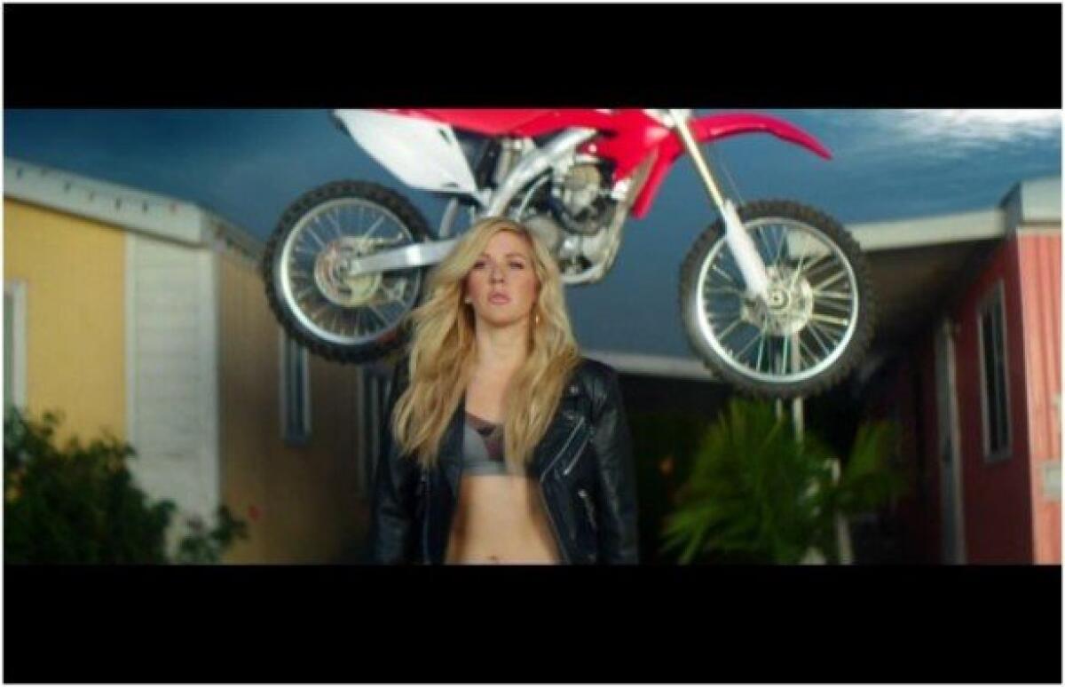 Canzone Calvin Harris feat. Ellie Goulding, Outside: testo, parole, traduzione, video - 