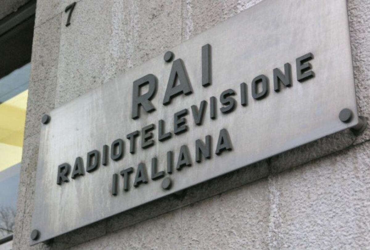 Incredibile: dovremo pagare il canone RAI con la bolletta elettrica - 