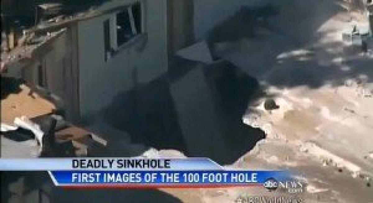 Voragine si apre nel terreno in Florida: inghiottita una casa e morto un uomo - 