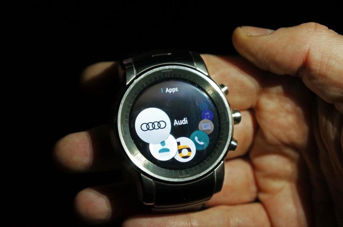 LG mostra al CES 2015 uno smartwatch con WebOS - 