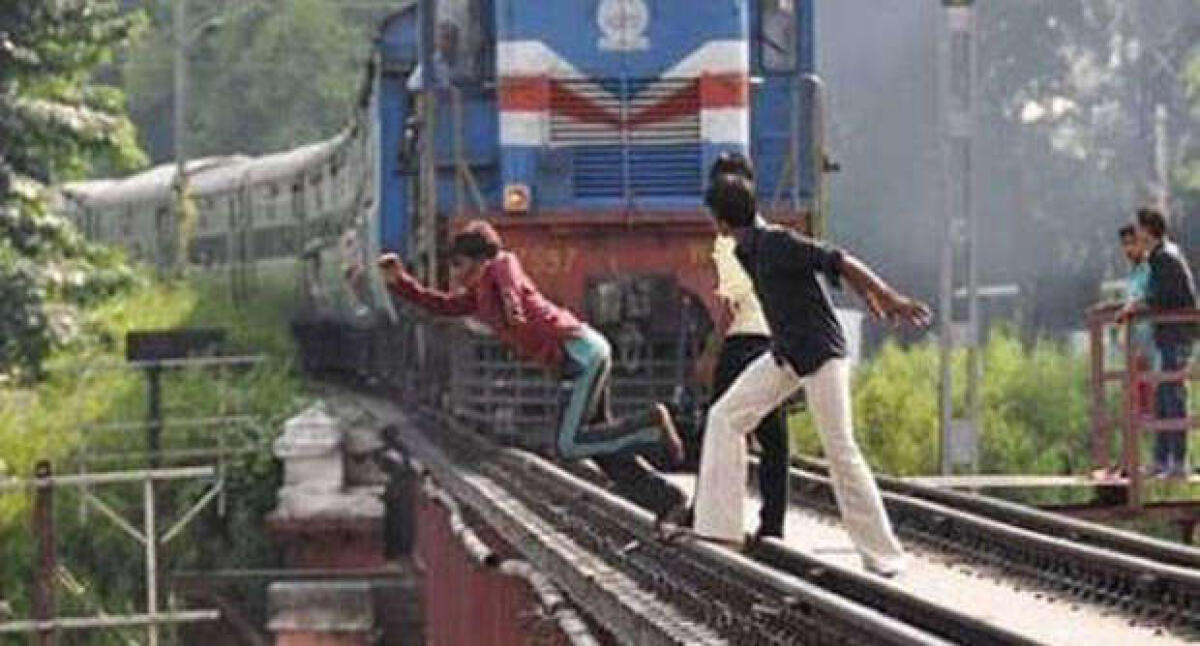 Tre Studenti Indiani uccisi da un Selfie...Vediamo la dinamica dell'incidente - 