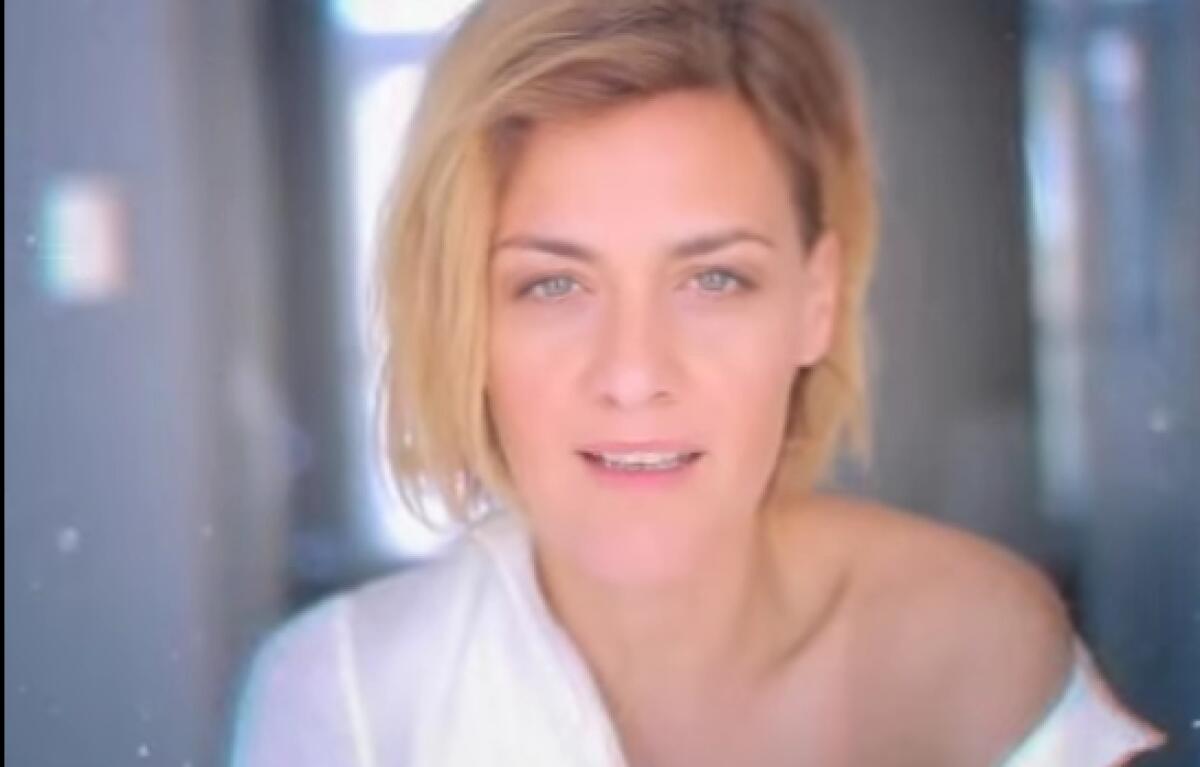 Irene Grandi - Un vento senza nome: testo, parole e video ufficiale - 