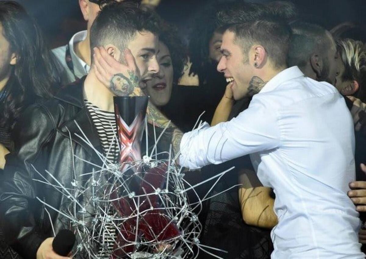 Lorenzo Fragola - Siamo uguali: testo, parole e video ufficiale - 